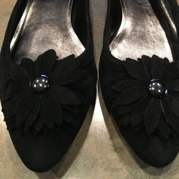 ALFANI Black Suede Pointed Toe Flat w/Flower embellishment, Women’s Size 10 - Picture 9 of 9